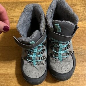 Kids hiking boots